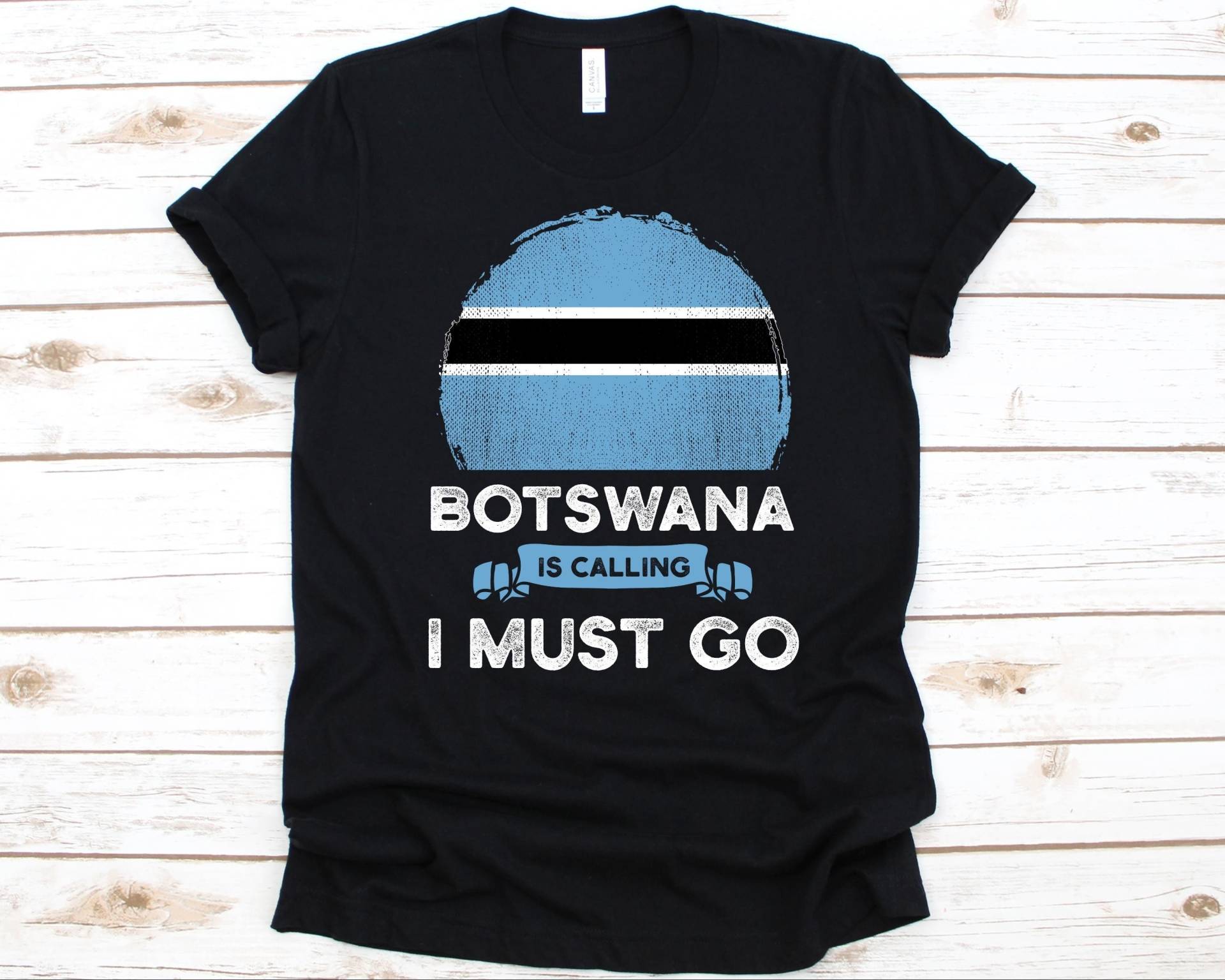 Botswana Is Calling I Must Go Shirt, Geschenk, Flagge Von Botswana, Republik Kultur, Südliches Afrika von AbbysDesignFactory