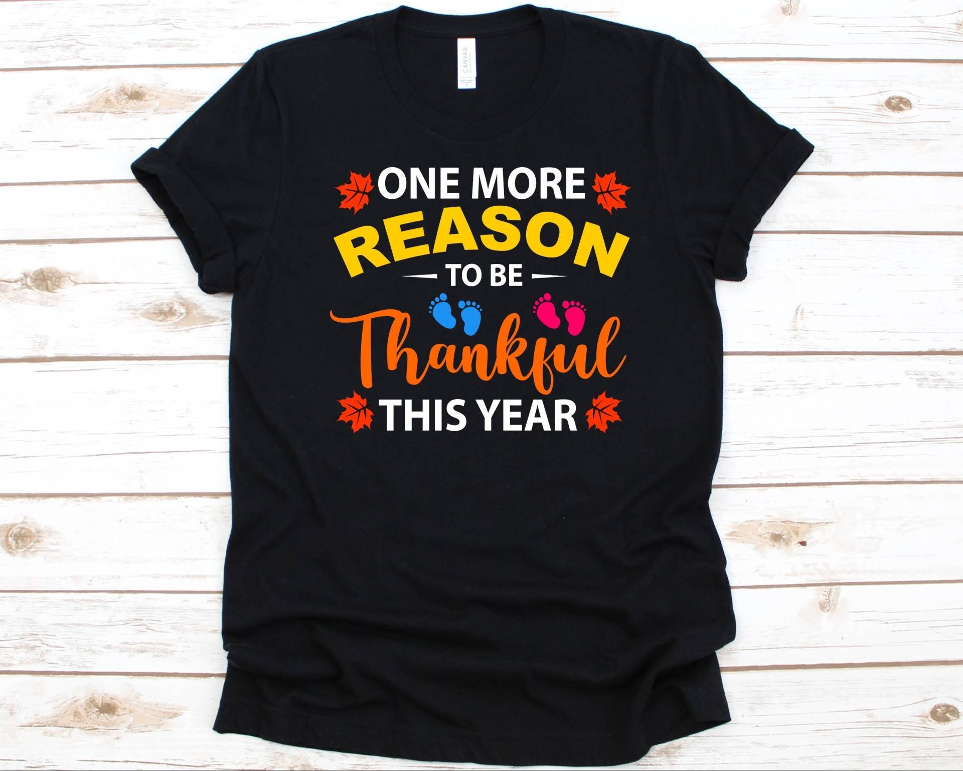 Ein Weiterer Grund, Dankbar Zu Sein Shirt, Thanksgiving Geschenk, Mutterschaft Grafik, Schwangerschaft Ankündigung T-Shirt. Baby Füße Design Ein Weiterer Grund, Dankbar Zu Sein Shirt, Thanksgiving Geschenk, Mutterschaft Grafik, Schwangerschaft Ankündigung T-Shirt. Baby Füße Design von AbbysDesignFactory