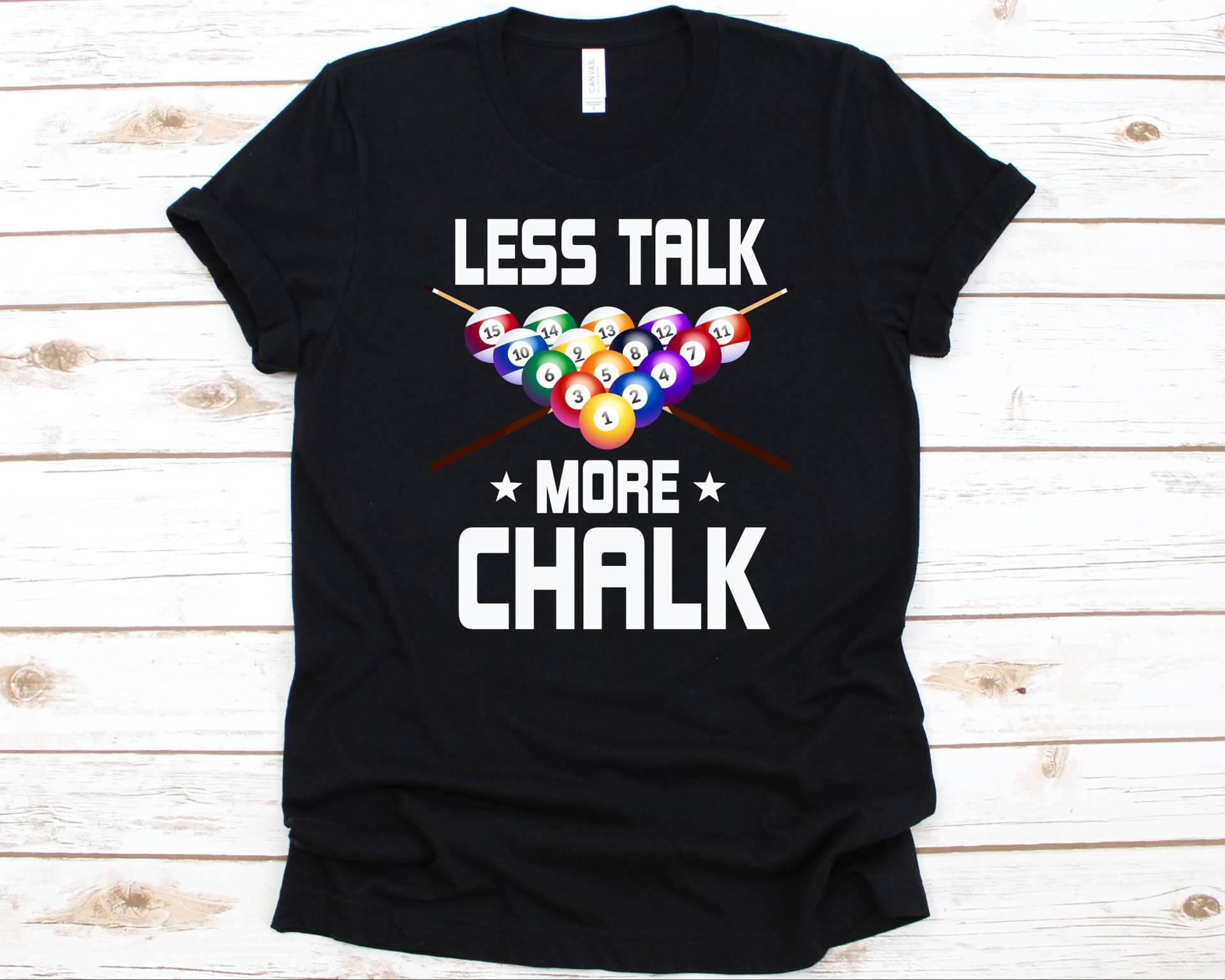 Less Talk More Chalk Shirt, Cue Sport, Billard Balls Design, Taschen Billard, Billardtisch, Stick, Pool Hai Geschenk, Spieler von AbbysDesignFactory