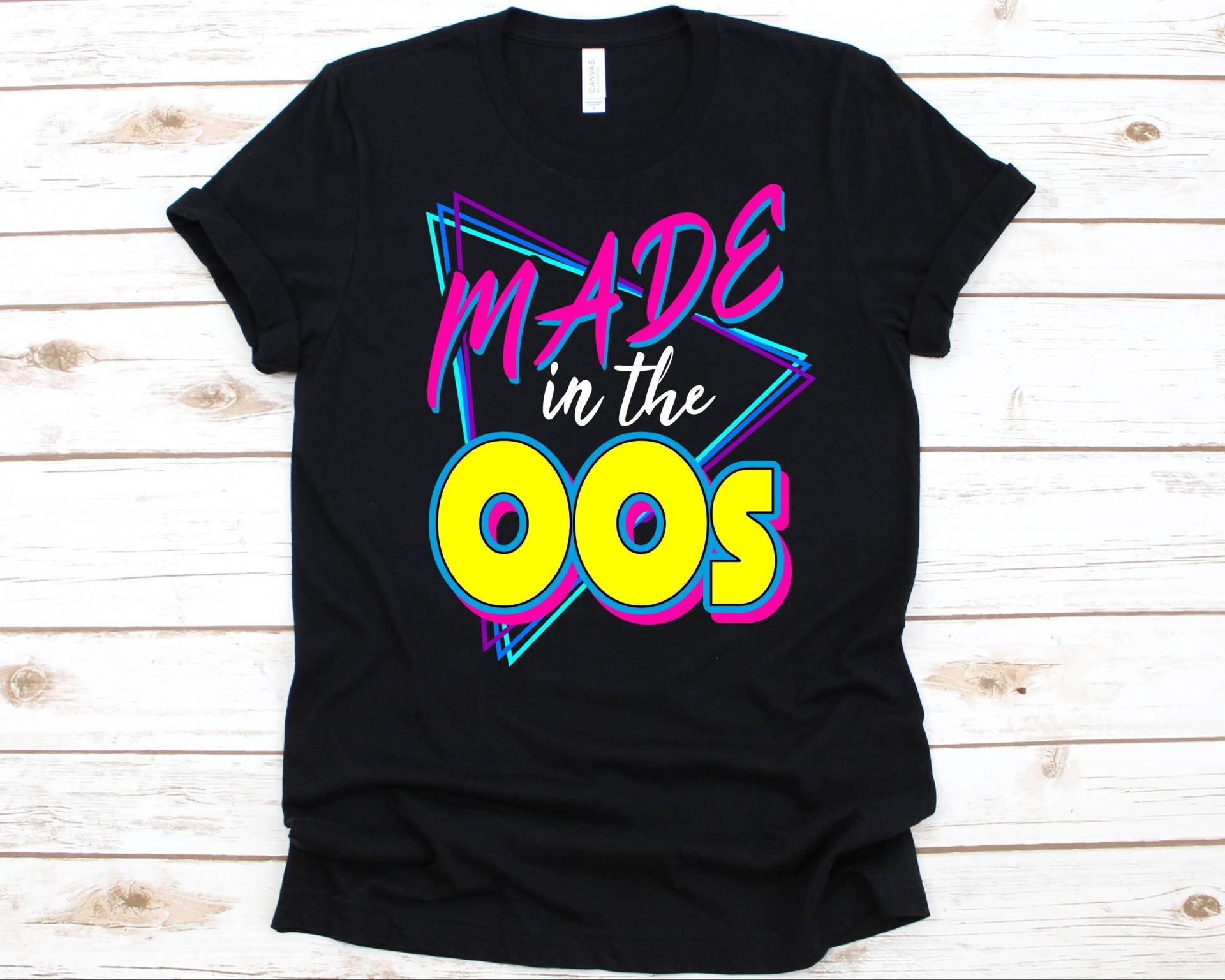 Made in The 00 Es Shirt, Geburtsjahr Geschenk, Vaporwave Grafik, Retro Wave Design, Dekade 2000 Babies, Zwei-Tausend, Freche, Noughties von AbbysDesignFactory