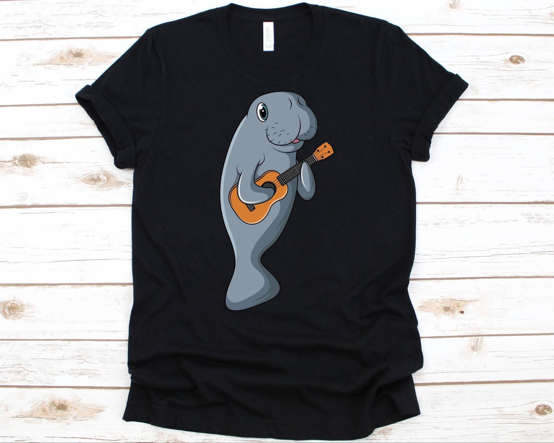 Manatee Playing A Ukulele Shirt, Design, Liebhaber, Musiker Instrumentist Geschenk, String Instrument, Grafik von AbbysDesignFactory