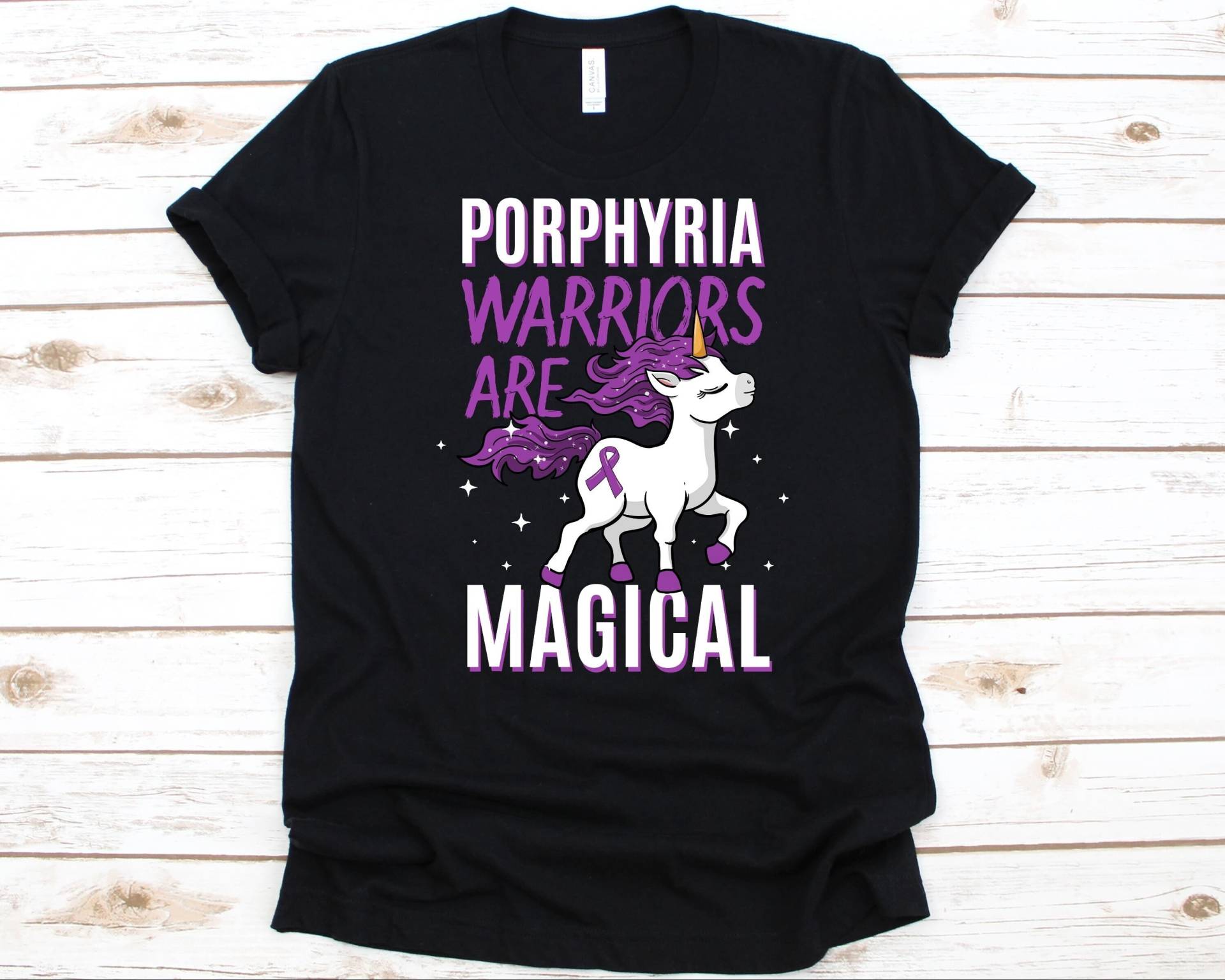 Porphyria Krieger Sind Zauberhaftes Shirt, Geschenk Für Kämpfer, Porphyrie, Genmutation, Erbskrankheiten, Einhorn Design, Lila Band von AbbysDesignFactory