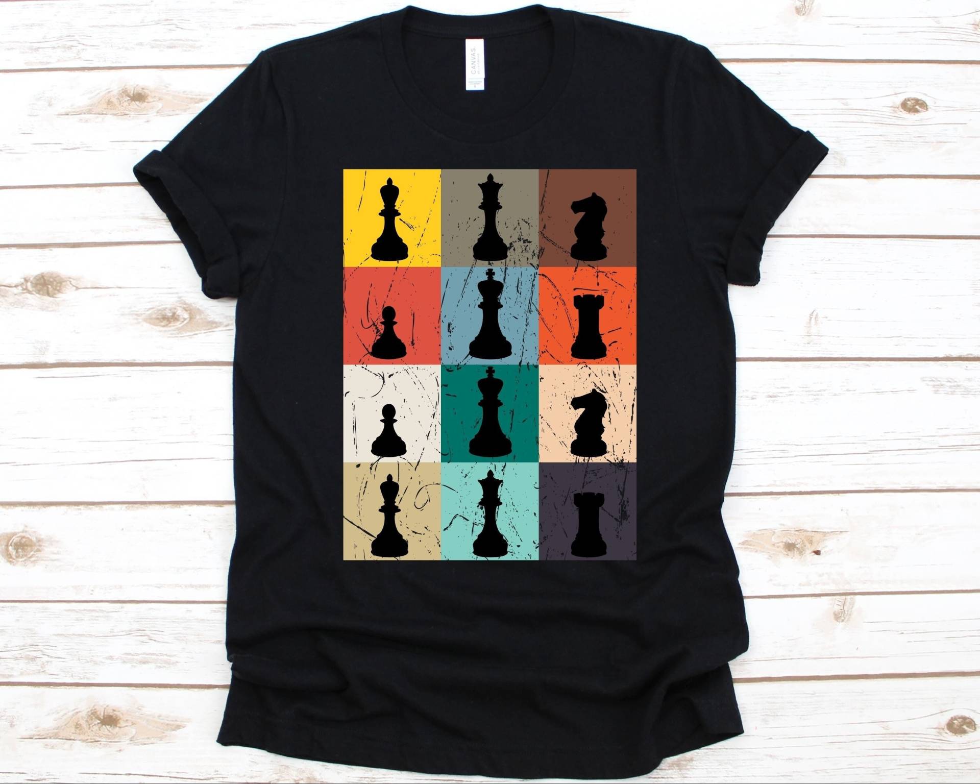 Retro Schachfiguren Shirt, Geschenk Für Schachspieler Männer Und Frauen, Schachliebhaber, Abstraktes Strategiespiel, Gedankensport, Schachfiguren von AbbysDesignFactory