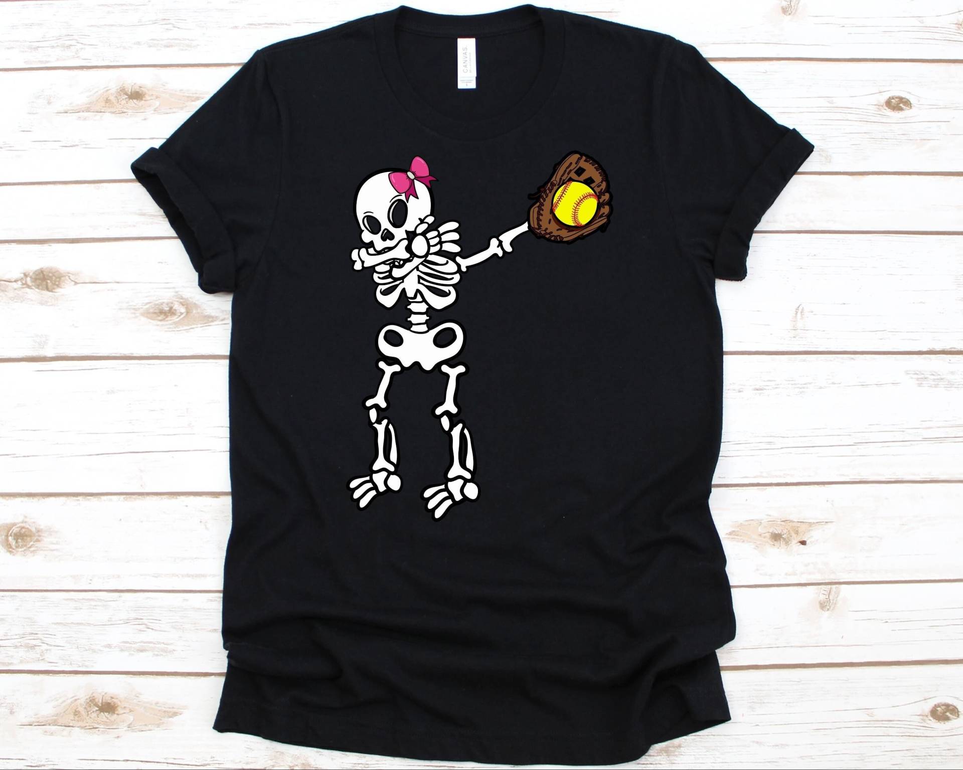 Skeleton Softball Shirt, Süßes Gruseliges Süßes Oder Saures Geschenk, Halloween Grafik, Liebhaber T-Shirt, Skelett Design von AbbysDesignFactory