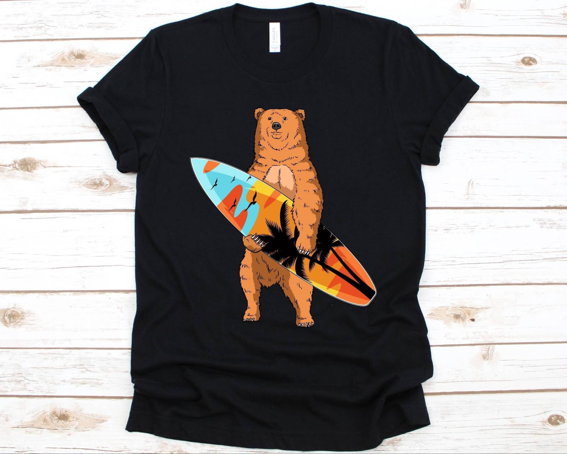 Surfbär Shirt, Bär Surfer T-Shirt Für Männer Und Frauen, Surfbrett, Strand Liebhaber Geschenk, Sommer Shirt. Wellen, Surf Surfing von AbbysDesignFactory