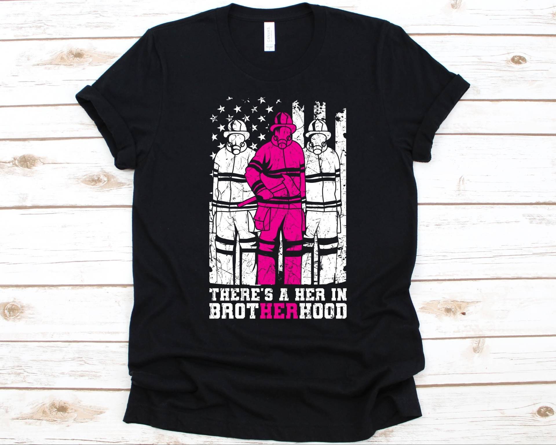 There Es A Her in Brotherhood Shirt, Lady Firefighter Firewoman, American Flag International Firefighters Day, Girl There Es A Her in Brotherhood Shirt, Lady Firefighter Firewoman, American Flag International Firefighters Day, Girl von AbbysDesignFactory