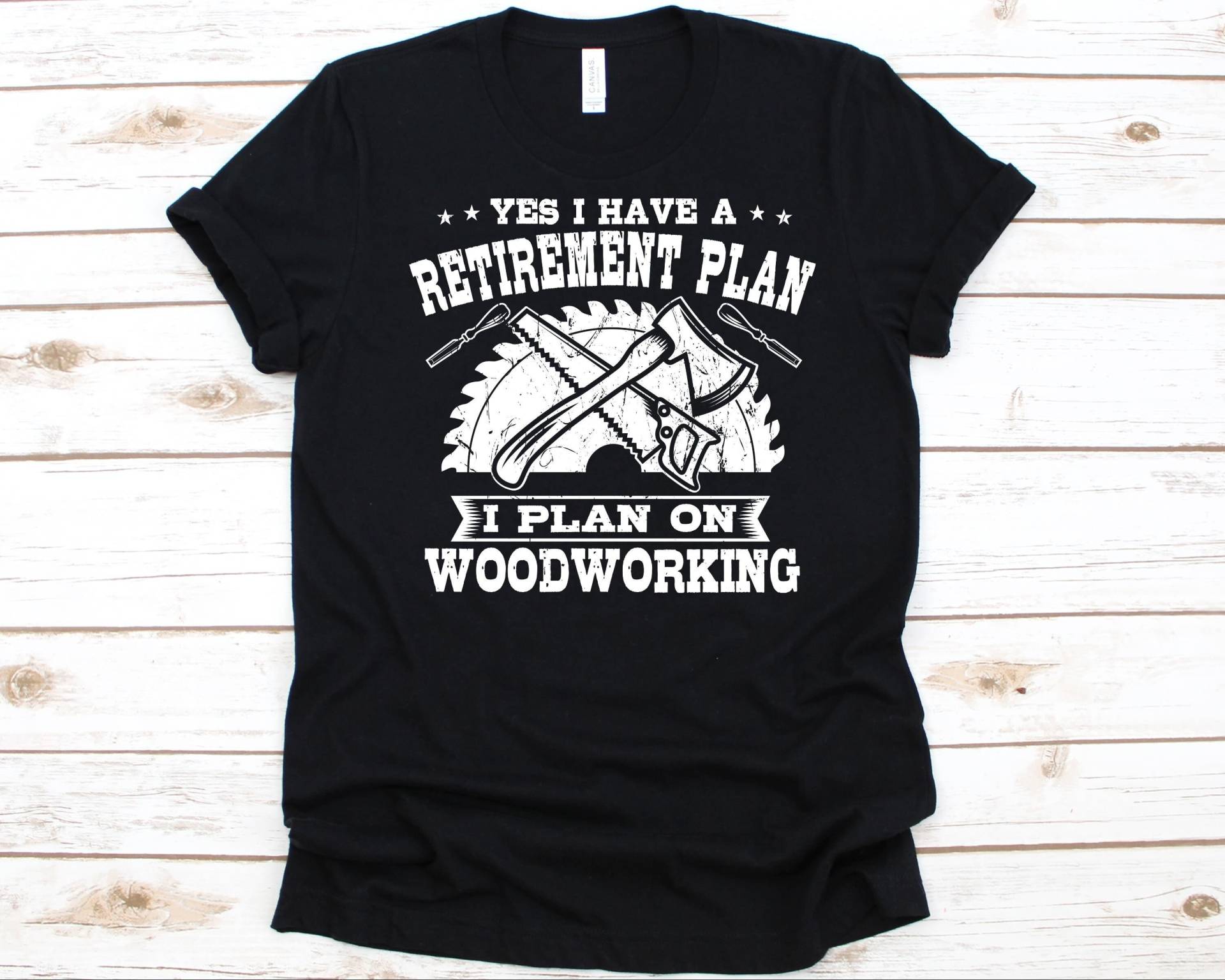 Yes I Have A Retirement Plan On Woodworking Shirt, Tools Design, Tischler Grafik, Geschenk Für Holzarbeiter, Carving T-Shirt von AbbysDesignFactory