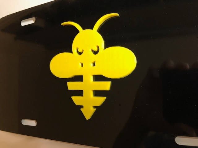 Bumble Bee Buzz in 3D - Einzigartig Nummernschild Einsatz Schwarz Mit Weiß Hawaii-Blumen-Frieden von AbelZunigaDesigns