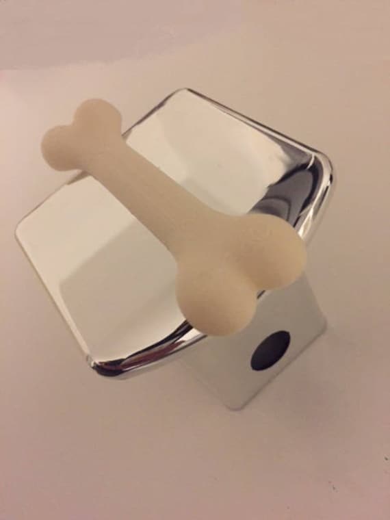 Doggy Knochen in 3D - Chrom Mit Weiss 2-Zoll-Trailer Hitch Decken Super Design von AbelZunigaDesigns