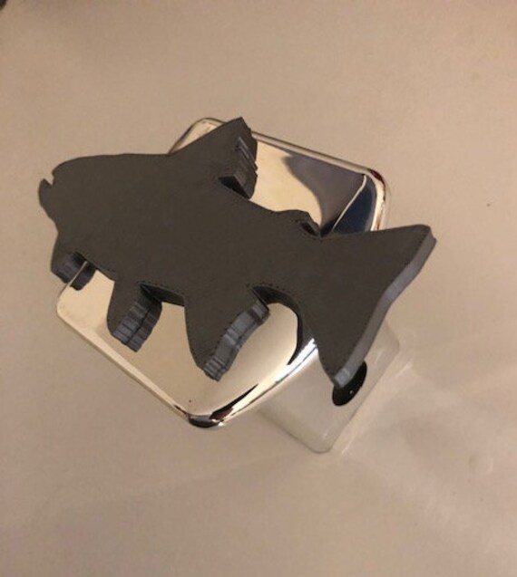Fisch Forelle in 3D - Chrom Mit Grau 2-Zoll-Trailer Hitch Cover Sushi Gone Fishing Schädel von AbelZunigaDesigns