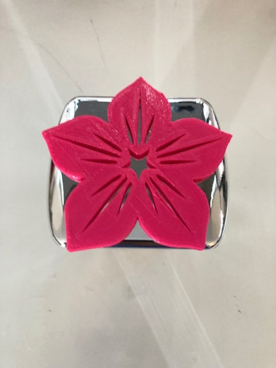 Hibisucus Blume in 3D-Chrome Mit Pink 2 Zoll Trailer Hitch Cover-Love Live Pua Peace Hang Loose Hawaii von AbelZunigaDesigns