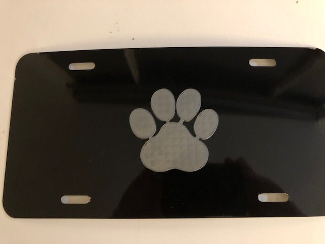 Hundepfote in 3D Version - Einzigartig Nummernschild Einsatz Schwarz Mit Grau Automobil Liebe von AbelZunigaDesigns