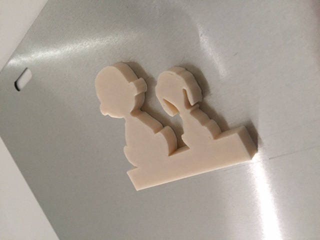 Junge Und Hund Sehr Niedlich 3D-Version - Einzigartig Nummernschild Einfügen Grau Mit Weiß Charlie-stil von AbelZunigaDesigns