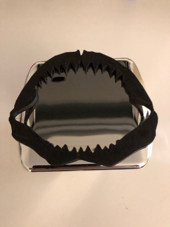 Kiefer Haifischzähne in 3D - Chrom Mit Schwarz 2 Zoll Trailer Hitch Cover Surf Surft Bis von AbelZunigaDesigns