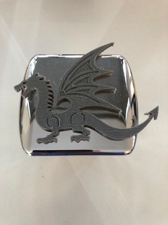 Mystic Dragon in 3D-Chrome Mit Grey-2 Zoll Trailer Hitch Cover-Surf Surfs Up von AbelZunigaDesigns
