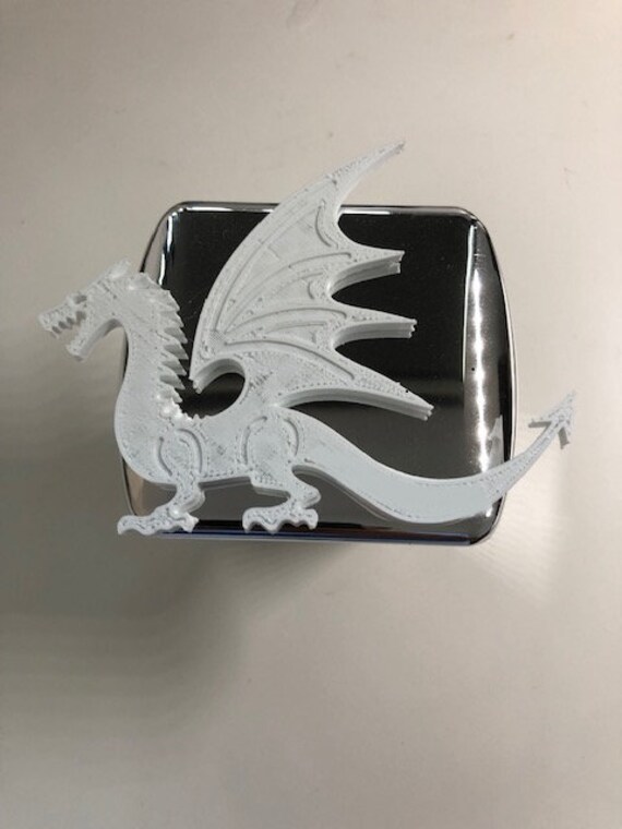 Mystic Dragon in 3D-Chrome Mit Weiß-2 Zoll Trailer Hitch Cover-Surfen Surfen Up von AbelZunigaDesigns