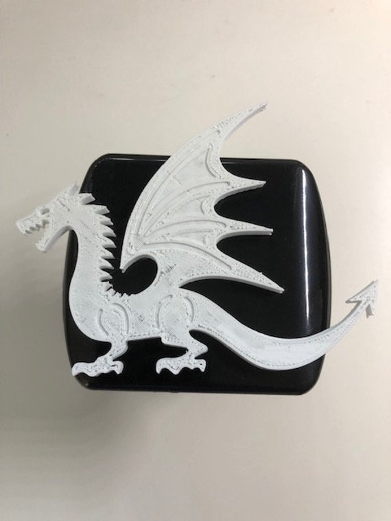 Mystic Dragon in 3D-Schwarz Mit Weiß-2 Zoll Trailer Hitch Cover-Surfen Surfen Up von AbelZunigaDesigns