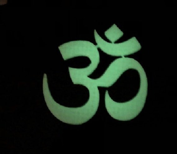 Om-Yoda-stil in 3D - Schwarz Mit Weißen | Leuchten Im Dunkeln 2 Zoll Spur Hitch-Abdeckung Namaste von AbelZunigaDesigns