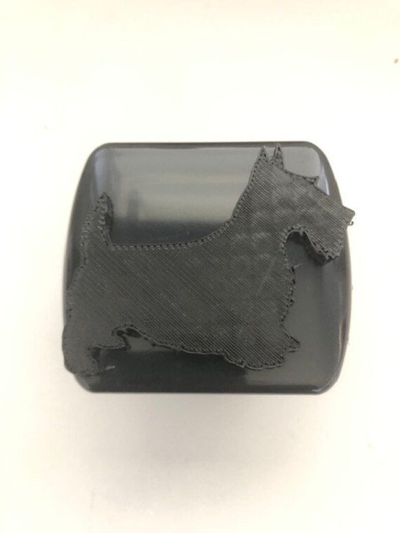 Scottish Terrier Scotty Dog in 3D - Schwarz Mit 2-Zoll-Trailer Hitch Cover Super Design Liebe Pfoten Bulldog von AbelZunigaDesigns