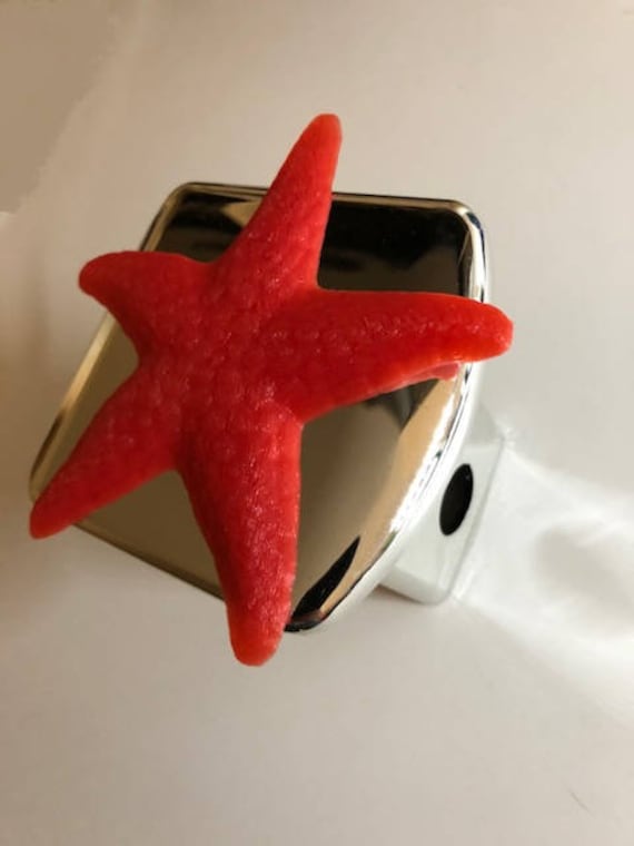 Sehr Niedlich "star Fish" in 3D - Chrom Mit Rot 2-Zoll-Trailer Hitch Cover Jagd Seestern von AbelZunigaDesigns