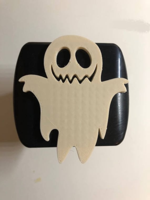 Süße Ghost "Casper" - Schwarz Mit Weiß 2-Zoll-Trailer Hitch Cover Friendly Halloween von AbelZunigaDesigns