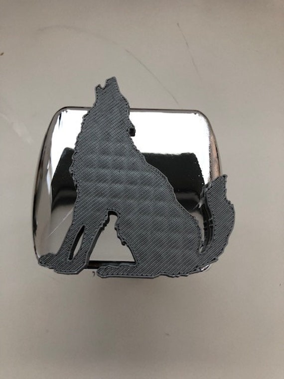 Wolf Heulen in 3D - Chrom Mit Grau 2 Trailer Hitch Cover Wölfe von AbelZunigaDesigns