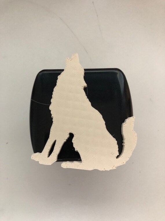 Wolf Heulen in 3D - Schwarz Mit Weiß 2 Trailer Hitch Cover Wölfe von AbelZunigaDesigns