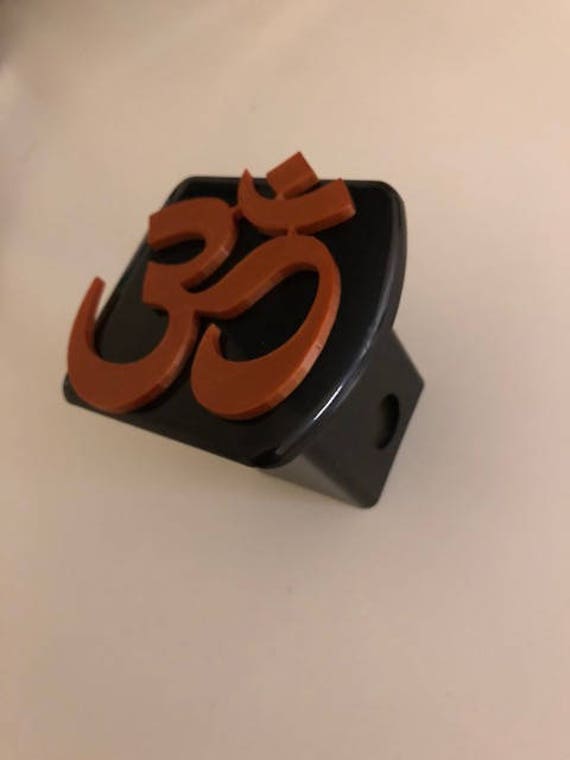 Yoga "Om" Namaste Stil in 3D - Schwarz Mit Orange-Kupfer-Farbe 2-Zoll-Trailer Hitch Cover Kann Das Imperial Force Be With You von AbelZunigaDesigns