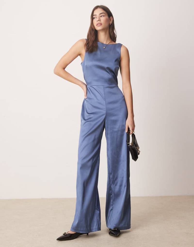 Abercrombie & Fitch - Ärmelloser, hochgeschlossener, figurformender Jumpsuit in Blau von Abercrombie & Fitch