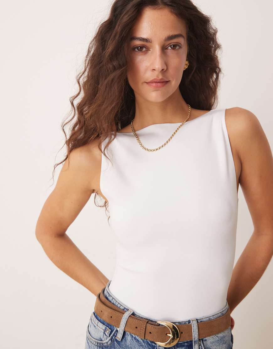 Abercrombie & Fitch - Ärmelloser Body in Weiß mit U-Boot-Ausschnitt und Rückenausschnitt von Abercrombie & Fitch