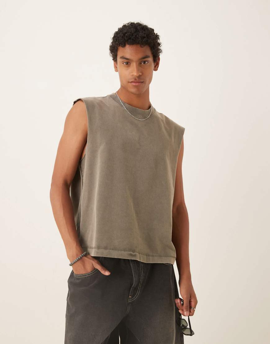 Abercrombie & Fitch - Cropped-Trägershirt aus hochwertigem, schwerem Material in verwaschenem Grün-Braun Abercrombie & Fitch - Cropped-Trägershirt aus hochwertigem, schwerem Material in verwaschenem Grün-Braun von Abercrombie & Fitch