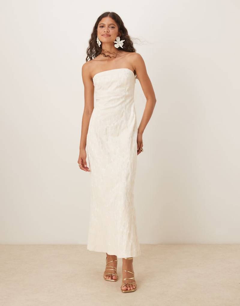 Abercrombie & Fitch - Bandeau-Maxikleid in Creme mit Blumenmuster-Weiß von Abercrombie & Fitch