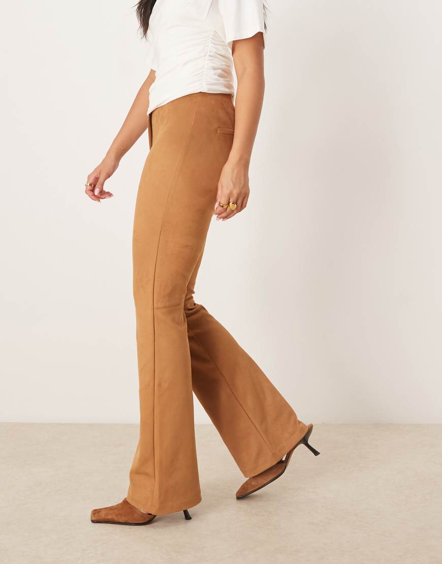 Abercrombie & Fitch - Blaire - Hose aus Leder in Camel-Neutral von Abercrombie & Fitch