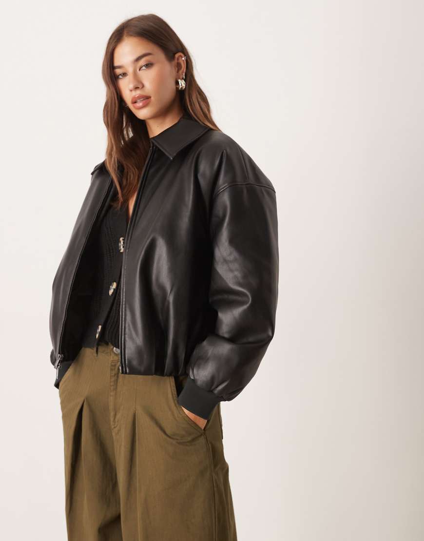 Abercrombie & Fitch - Bomberjacke aus Kunstleder in Schwarz mit Ballonsaum von Abercrombie & Fitch