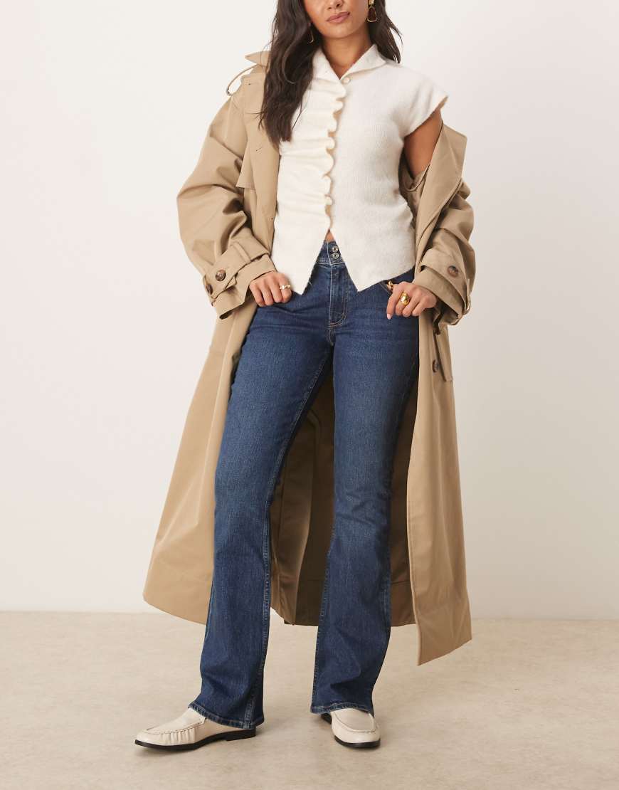 Abercrombie & Fitch - Bootcut-Jeans in Vintage-Blau mit mittelhohem Bund Abercrombie & Fitch - Bootcut-Jeans in Vintage-Blau mit mittelhohem Bund von Abercrombie & Fitch