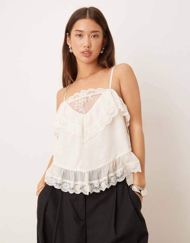 Abercrombie & Fitch - Camisole-Oberteil in Creme mit Rüschenspitze-Weiß Abercrombie & Fitch - Camisole-Oberteil in Creme mit Rüschenspitze-Weiß von Abercrombie & Fitch