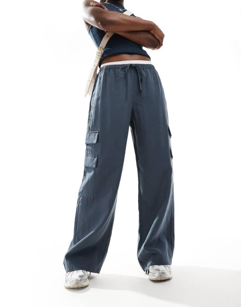 Abercrombie & Fitch - Cargo-Hose in Grau mit Taillenband von Abercrombie & Fitch