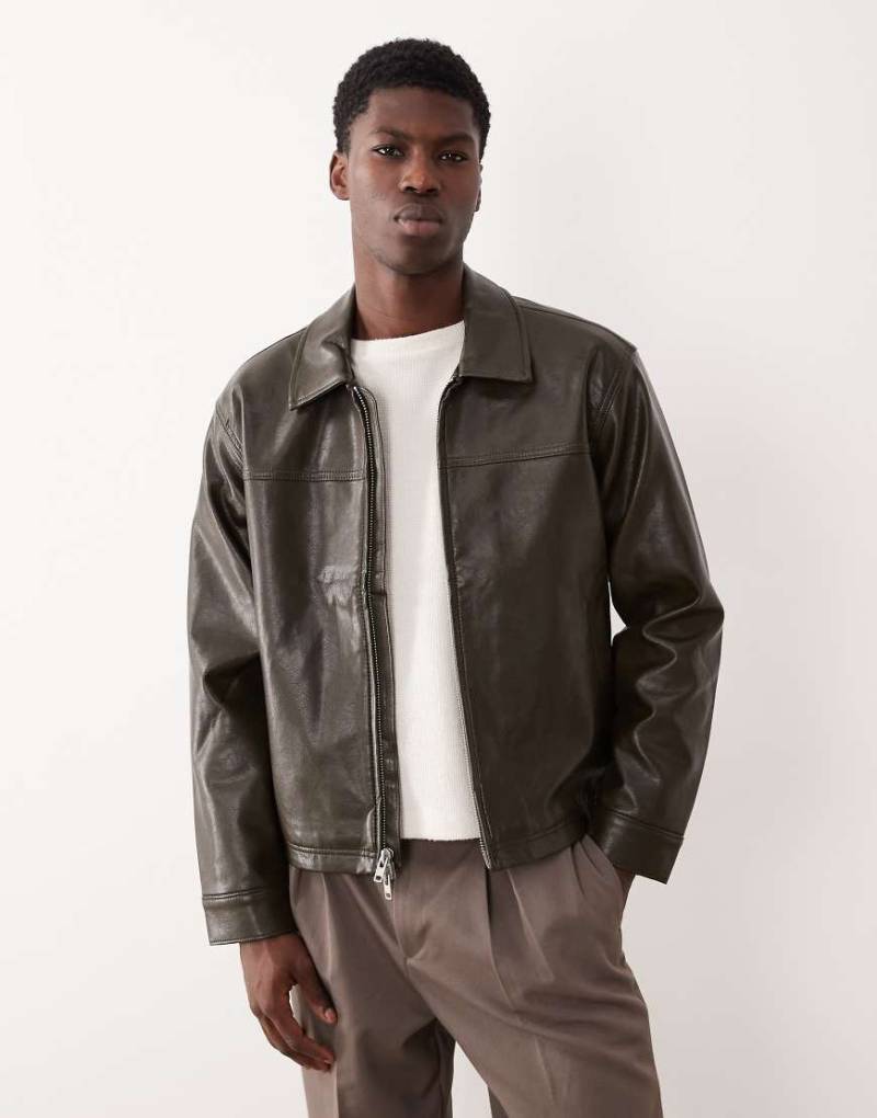 Abercrombie & Fitch - Cropped-Jacke aus Kunstleder in Dunkelgrün mit Reißverschluss von Abercrombie & Fitch