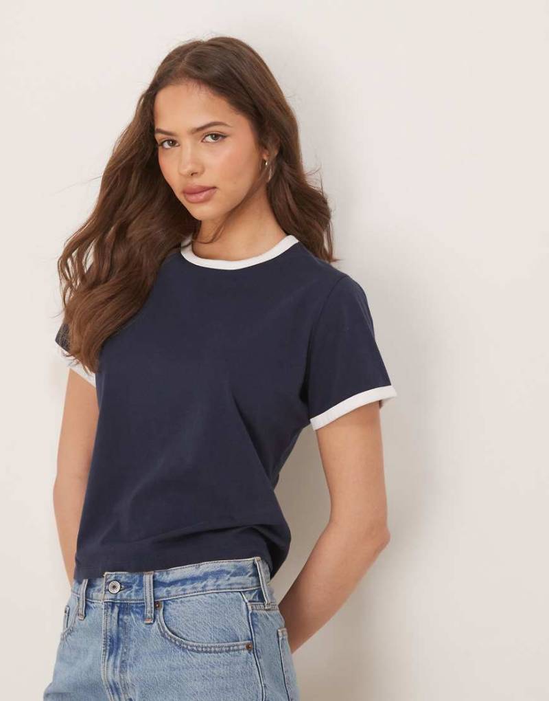 Abercrombie & Fitch - Cropped-T-Shirt in Marineblau von Abercrombie & Fitch