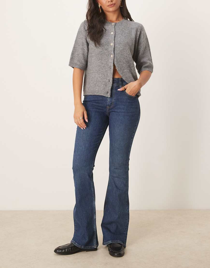 Abercrombie & Fitch - Curve Love - Bootcut-Jeans in Vintage-Blau mit mittelhohem Bund von Abercrombie & Fitch