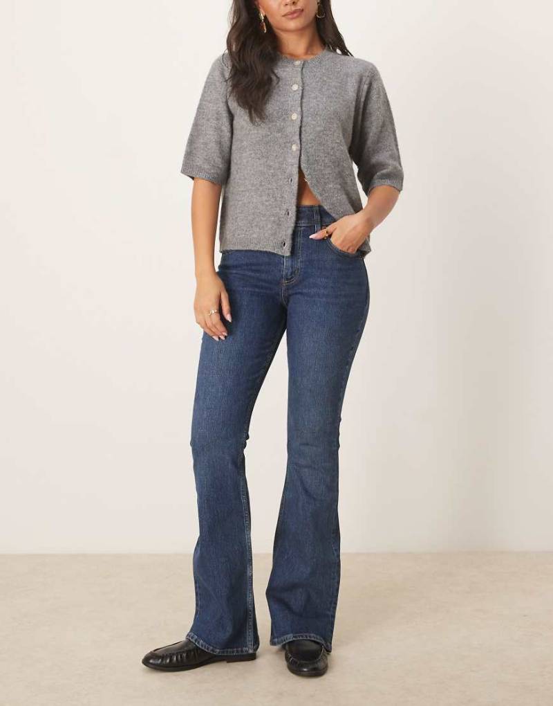 Abercrombie & Fitch - Curve Love - Bootcut-Jeans in Vintage-Blau mit mittelhohem Bund von Abercrombie & Fitch