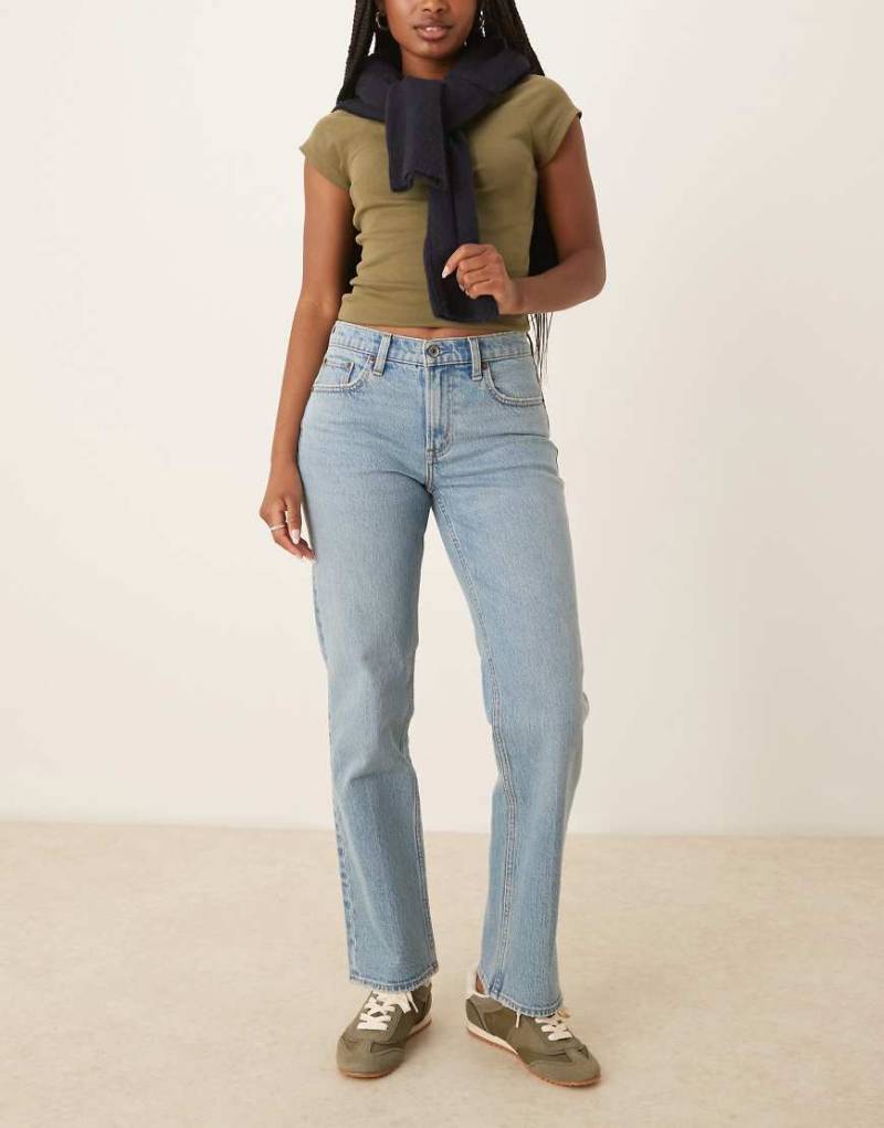 Abercrombie & Fitch - Curve Love - Knöchellange Straight Jeans in dunkler Waschung mit ultrahohem Bund-Blau von Abercrombie & Fitch
