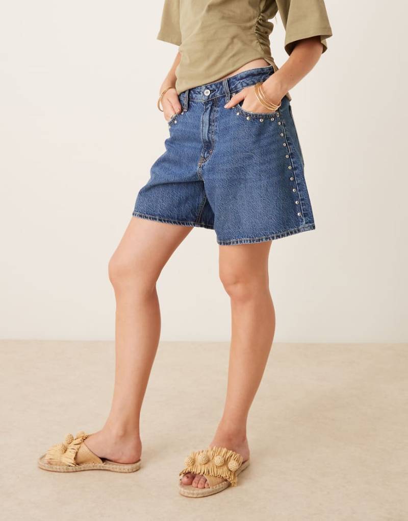 Abercrombie & Fitch - Curve Love - Locker sitzende Shorts in dunkelblauer Waschung mit hohem Bund und ausgefranstem Saum von Abercrombie & Fitch