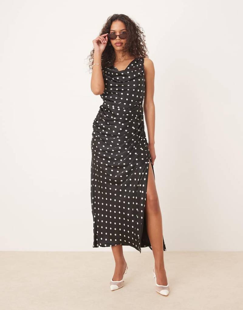 Abercrombie & Fitch - Drapiertes Maxikleid in Schwarz mit Punkten und Wasserfallausschnitt von Abercrombie & Fitch