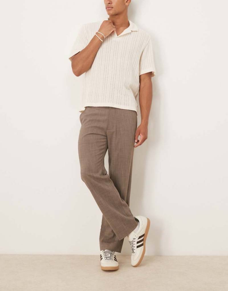 Abercrombie & Fitch - Elegante, karierte Relaxed Fit Hose in Braun mit geradem Schnitt-Rot von Abercrombie & Fitch