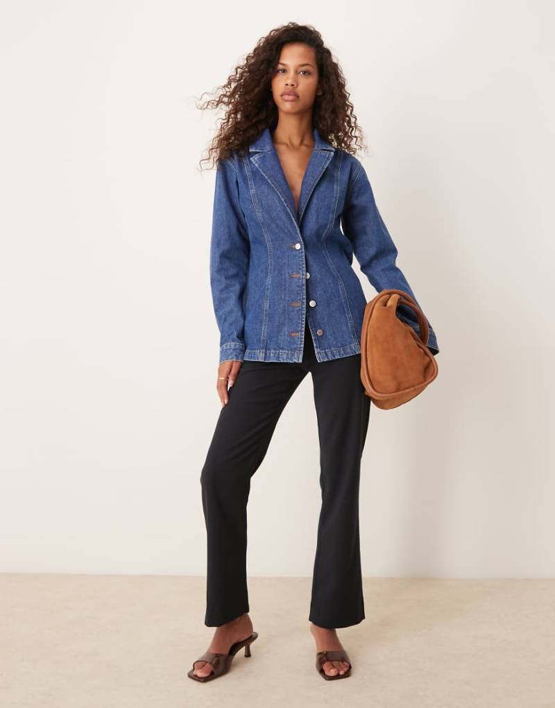 Abercrombie & Fitch - Bootcut-Hose in Schwarz mit niedrigem Bund Abercrombie & Fitch - Bootcut-Hose in Schwarz mit niedrigem Bund von Abercrombie & Fitch