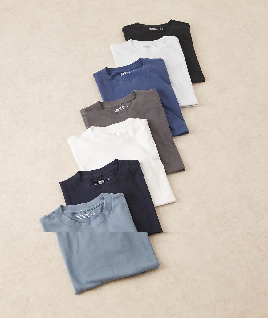 Abercrombie & Fitch - Essential - 7er-Pack T-Shirts in Schwarz/Blau/Weiß Abercrombie & Fitch - Essential - 7er-Pack T-Shirts in Schwarz/Blau/Weiß von Abercrombie & Fitch