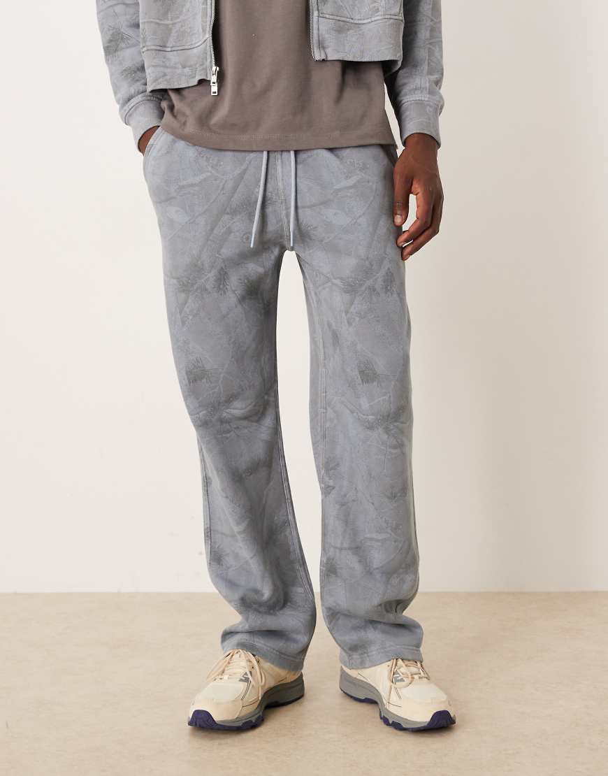 Abercrombie & Fitch- Essential - Weite Jogginghose in Blau mit Military-Muster und unversäubertem Saum von Abercrombie & Fitch