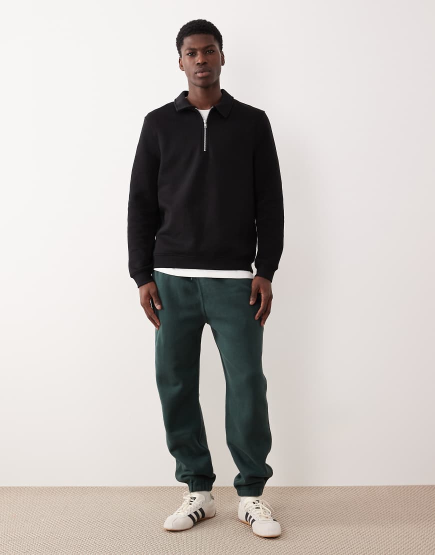 Abercrombie & Fitch - Essential - Weite Jogginghose in Grün mit unversäubertem Saum von Abercrombie & Fitch