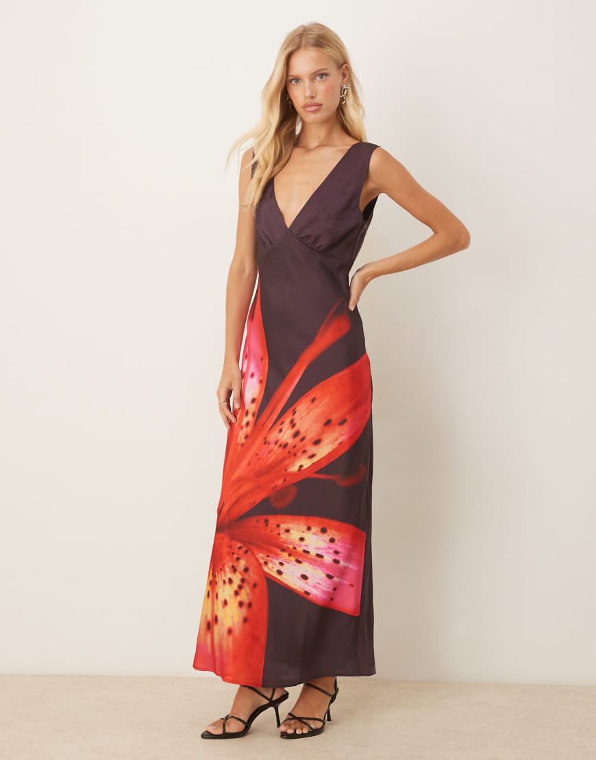 Abercrombie & Fitch - Festliches Maxikleid in Rot mit Blumenmuster und Rückenausschnitt-Schwarz Abercrombie & Fitch - Festliches Maxikleid in Rot mit Blumenmuster und Rückenausschnitt-Schwarz von Abercrombie & Fitch